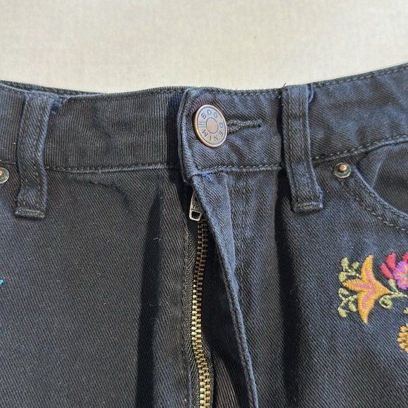 Anthropolpgie BDG High Rise Dree Embroidered Black Denim Shorts - Picture 11 of 15